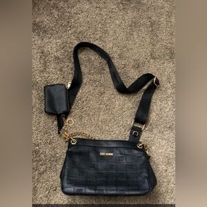 Steve Madden purse, comes with matching wallet!